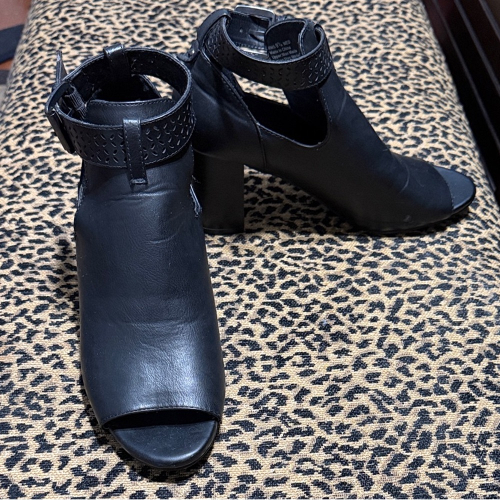 Women's Black Open-Toe Ankle Strap Block Heel Sandals